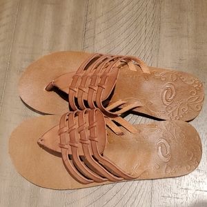 Women's flip flops size 8